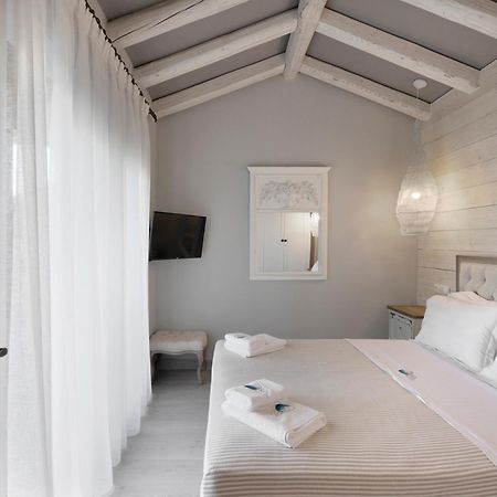 By The Sea Luxury Suites Limenas  Bagian luar foto