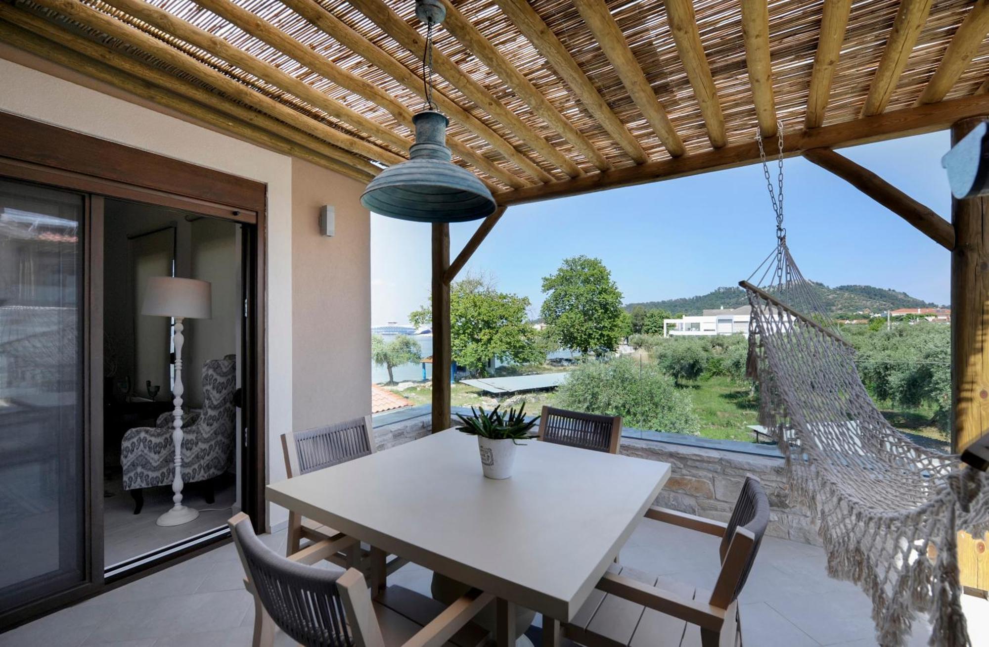 By The Sea Luxury Suites Limenas  Bagian luar foto
