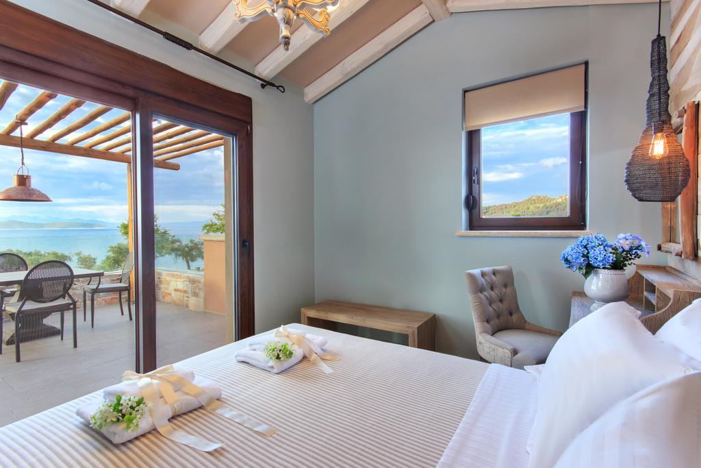 By The Sea Luxury Suites Limenas  Bagian luar foto
