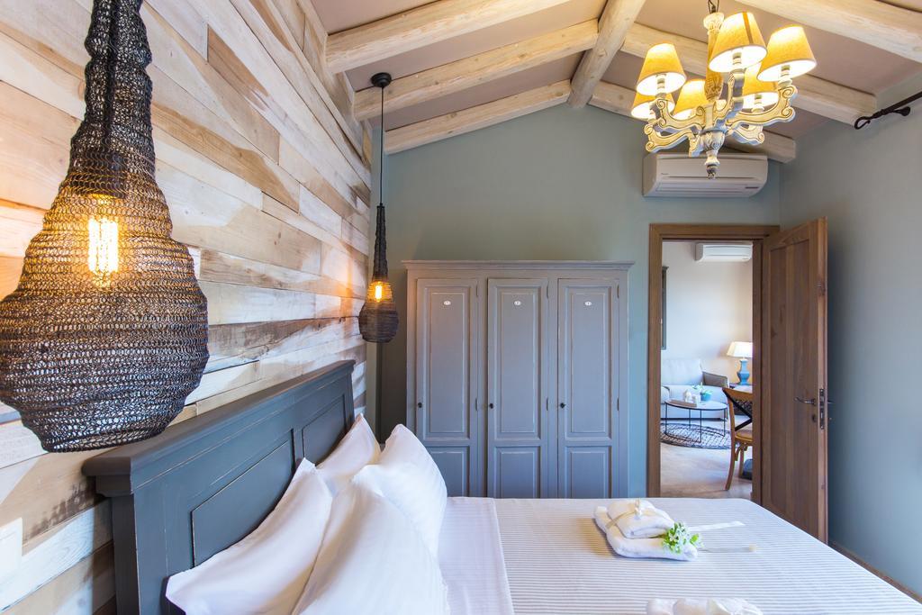 By The Sea Luxury Suites Limenas  Bagian luar foto