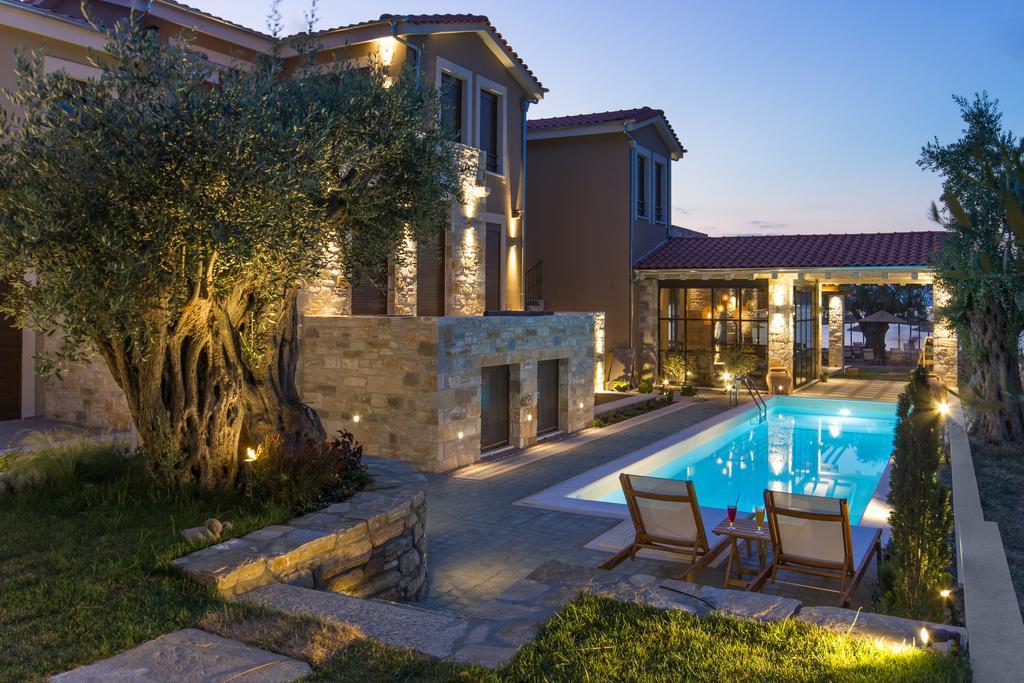 By The Sea Luxury Suites Limenas  Bagian luar foto